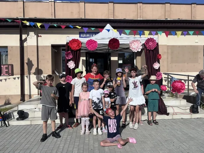 На фото фрагменты праздничной программы Здесь Родины начало (1)