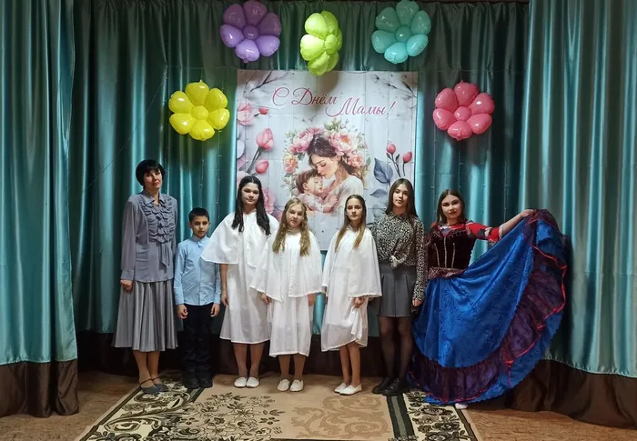 на фотографии артисты