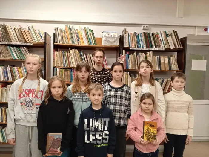 на фотографии участники часа мужества (2)