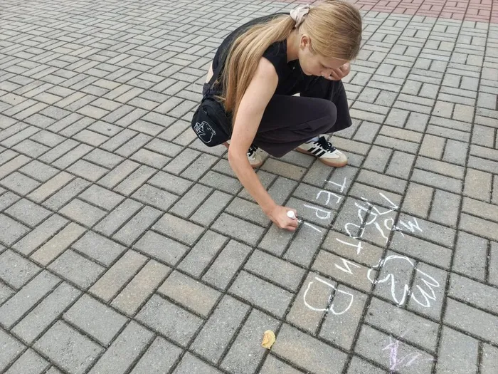 на фото участница конкурса