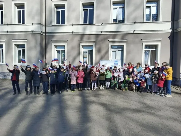 на фото юные участники акции