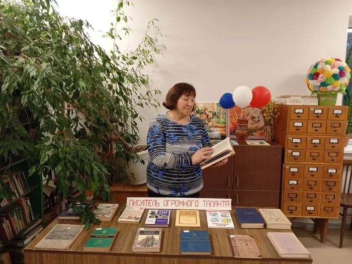 на фото участники литературного часа  (2)