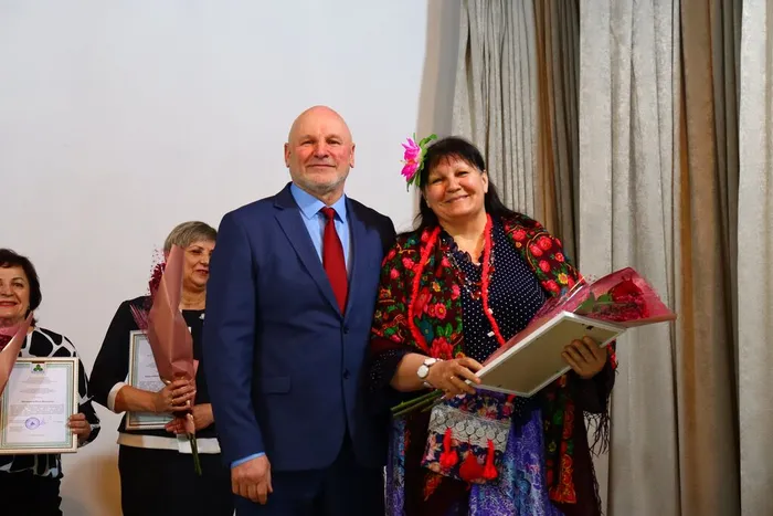 на фотографии фрагмент праздничной программы (3)