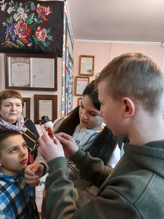 На фотографии поиск задания на подарке-любимце