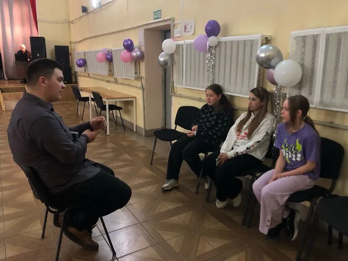 на фотографии участники беседы (1)