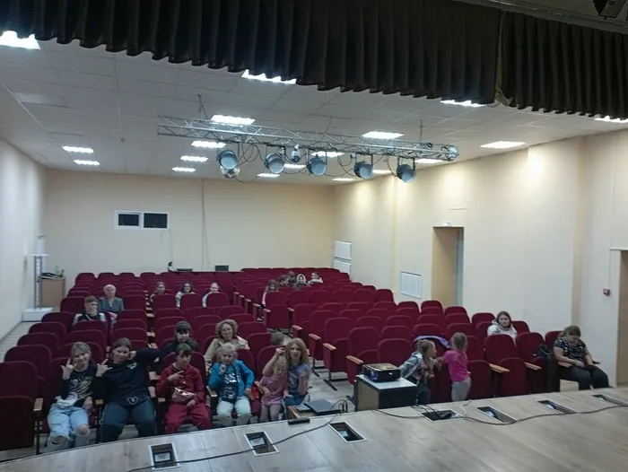 зрители перед показом фильма ангелы ладоги