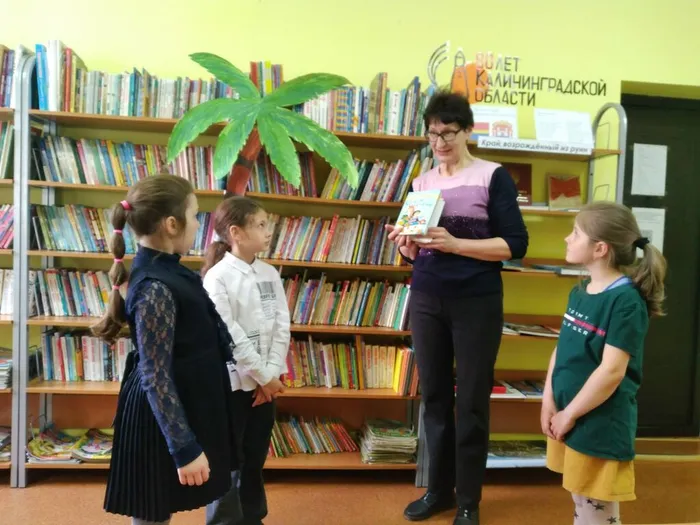 Дети слушают рассказ о творчестве Э Мошковской