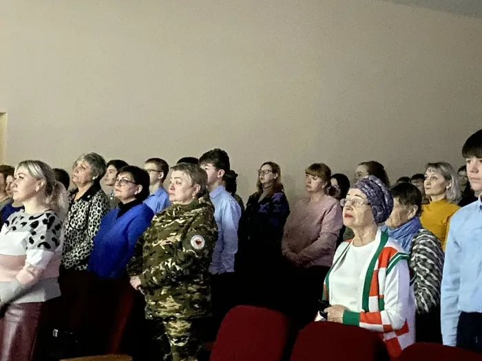 на фото минута молчания