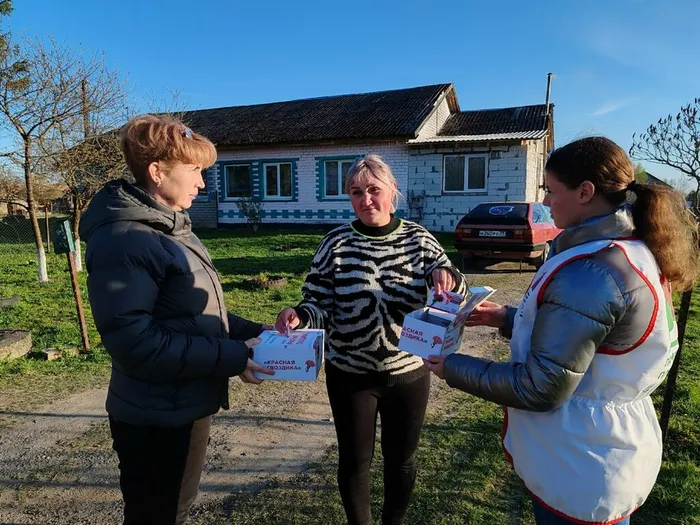 на фотографии участники акции (1)