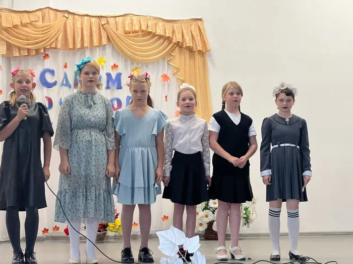на фото участники самодеятельности
