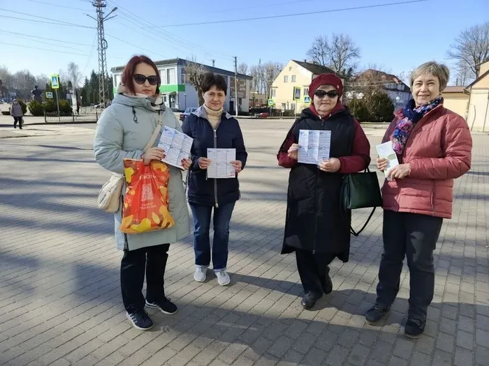 на фотографии участники акции