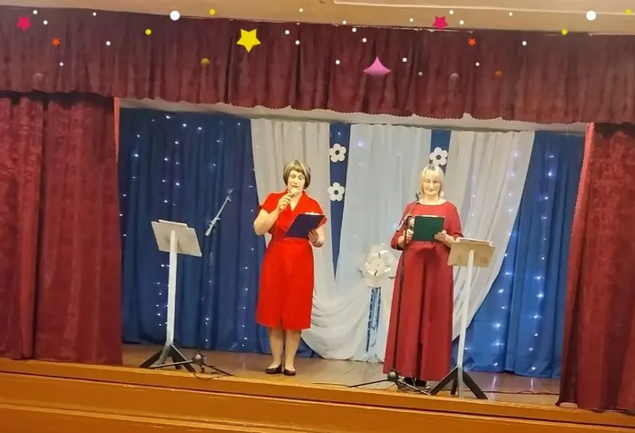 2.На фотографии ведущии мероприятия