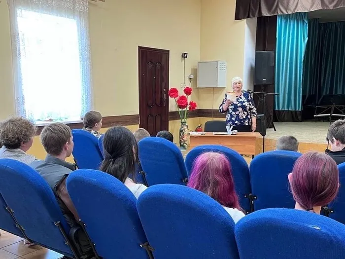 на фотографии посетители ДК (1)