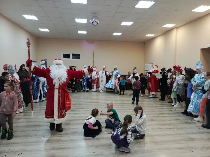 на фото игры с дедом морозом