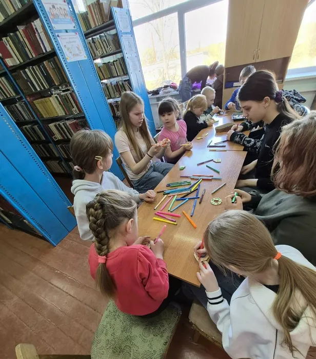 Мастерская поделок работает.