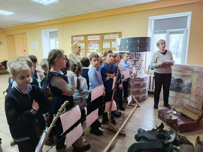 на фото ученики 2 класса