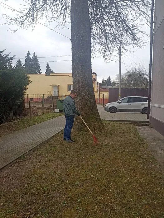 на фото Анатолий Новиков