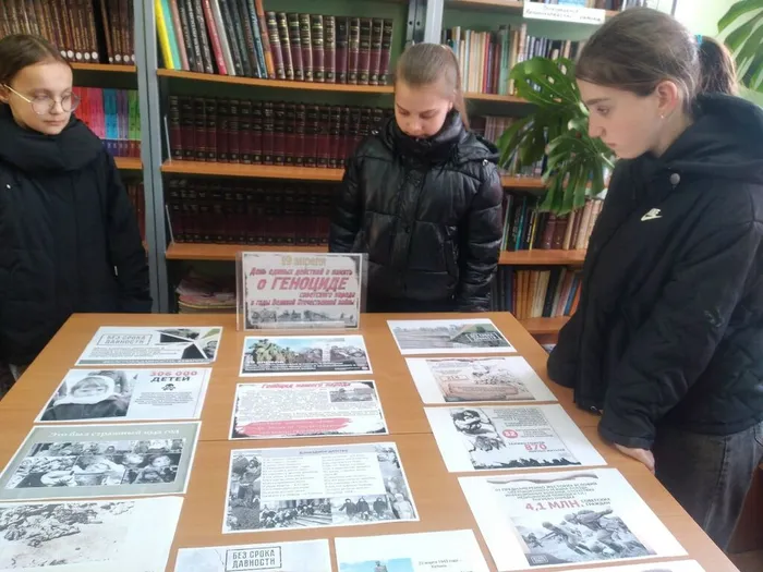 Посетители выставки.