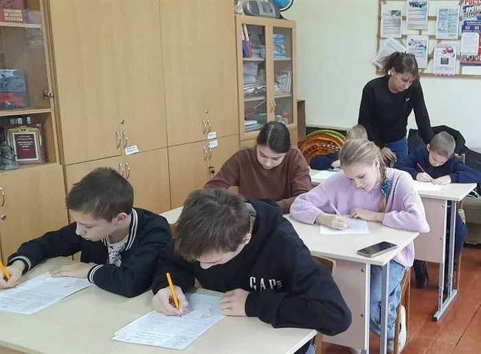 Старшие участники пишут письма солдатам СВО (1)