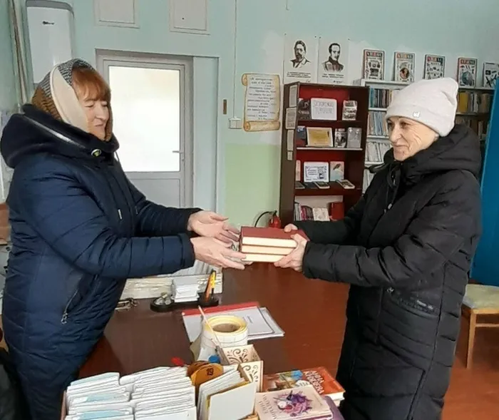 В дар библиотеке от Сеничевой Е.А (1)