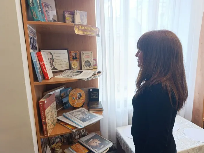 Игнатова Г. интересуется вытавкой Л