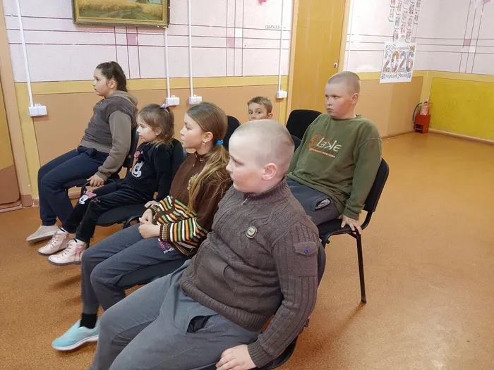 на фотографии посетители библиотеки (1)