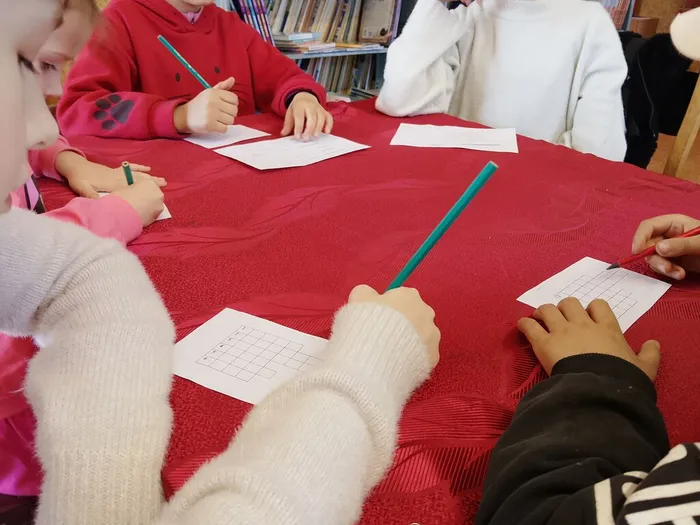 на фотографии участники мероприятия (2)