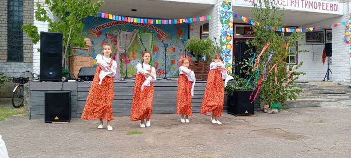 На фото участники детского коллектива Росинка с выступлением на Дне посёлка в п. Тимофеево (2)