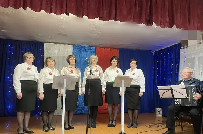 3.На фотографии выступление группы Завалинка
