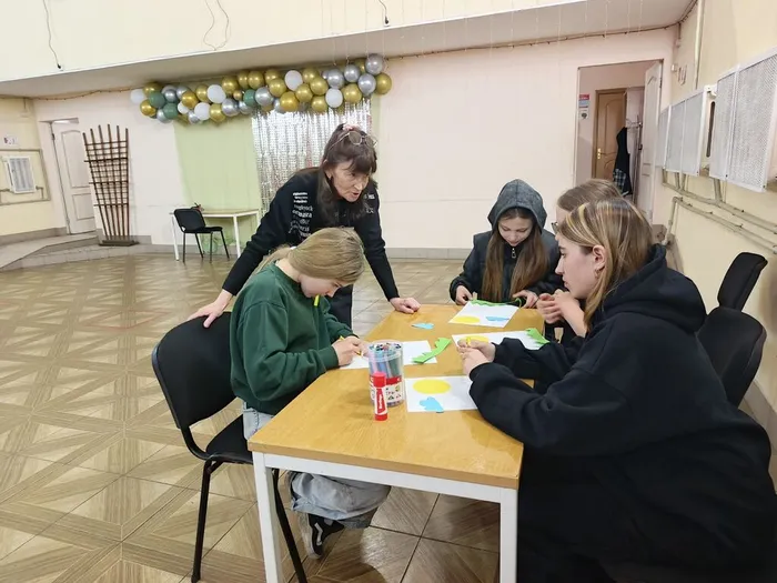 на фотографии участники мероприятия (3)