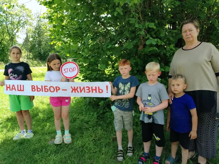 участники просветительской встречи