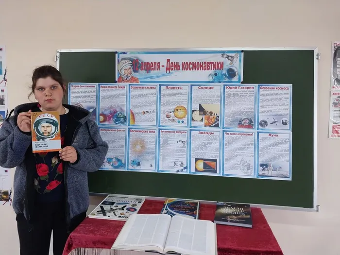 на фотографии посетитель библиотеки (1)