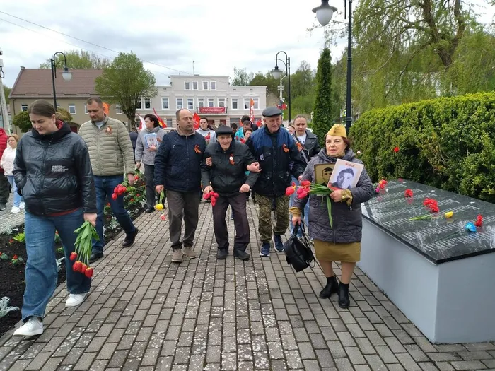 Возложение цветов на Мемориала погибших воинов