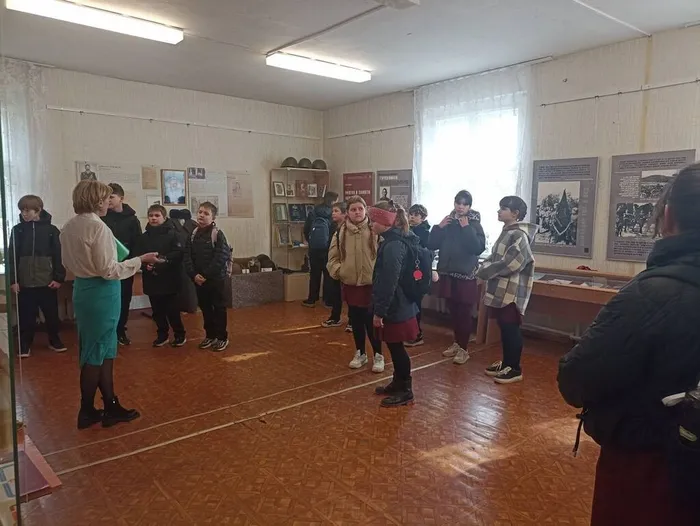 на фото посетители музея