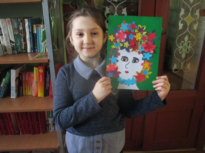 Варвара со своей поделкой