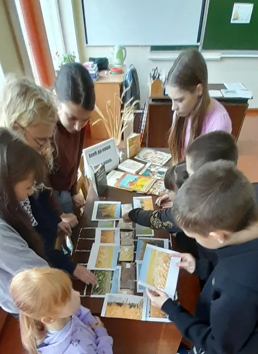 Участники определяют из какого зерна какой хлеб пекут