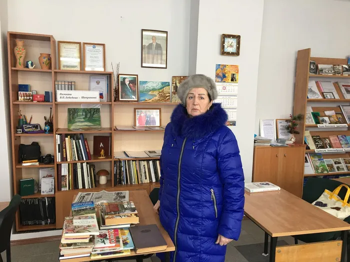 На фотографии участница акции Дарите книги с любовью Мамонова Зинаида.JPG