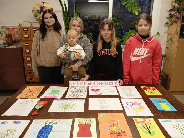 на фото посетители выставки (2)