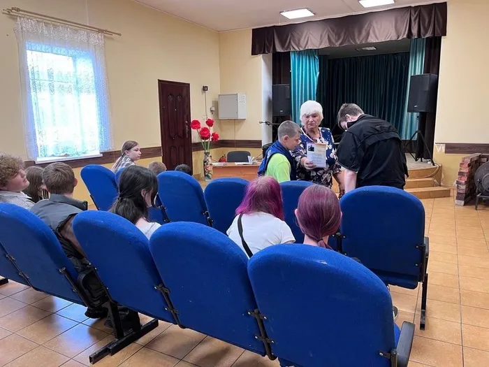 на фотографии посетители ДК (3)