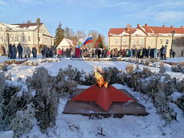 на фото вечный огонь