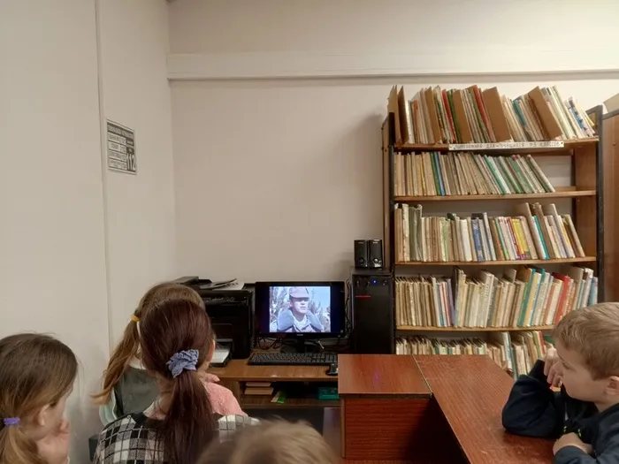 на фотографии участники часа мужества (3)