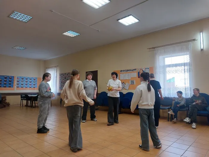 На фотографии в армянской народной игре Зверь-рыба-птица