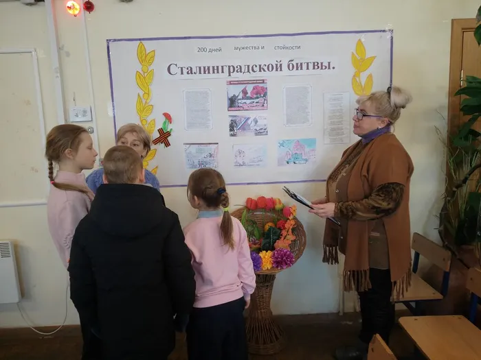 знакомство с материалами стенда (1)