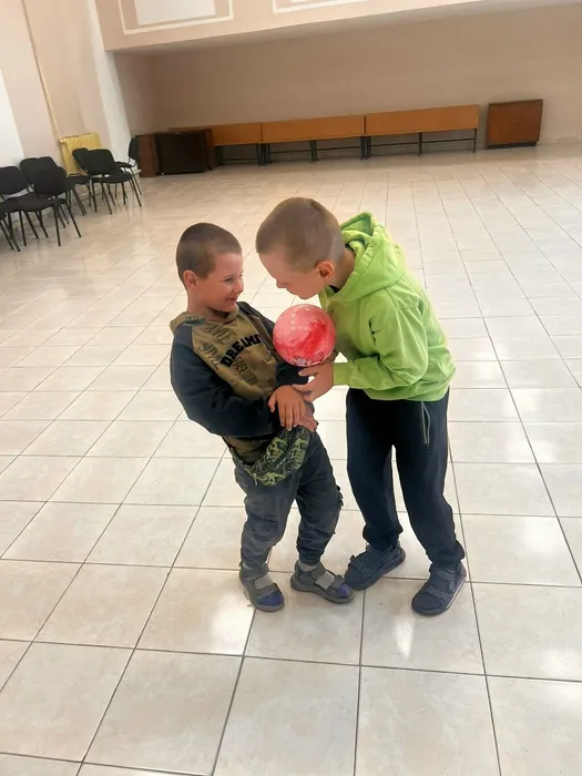 ребята интересно проводят время