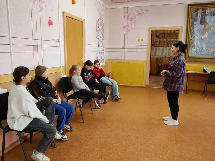 на фотографии участники игрорвой программы (2)