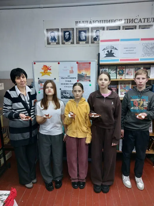 На фотографии участники встречи Неизвестный солдат – неизвестный герой