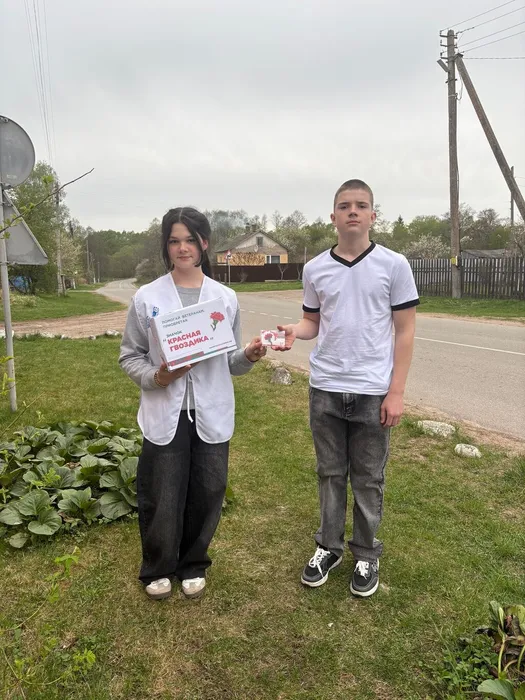 на фотографии участники акции (4)
