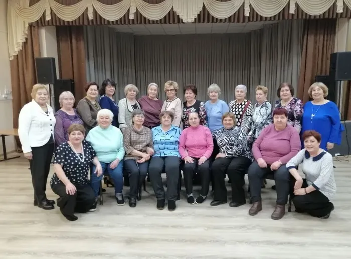 на фото члены клуба