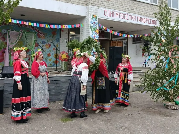 на фотографии фрагмент выступления коллектива