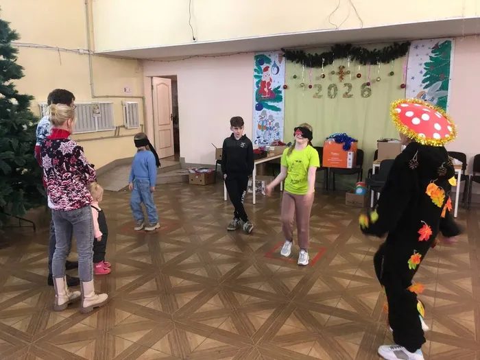 на фотографии участники игровой программы (5)